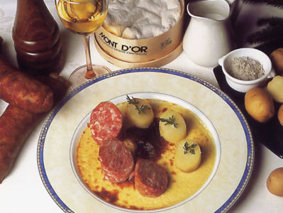 Les recettes Mont d'Or saucisse de Morteau et pommes de terre gratinées